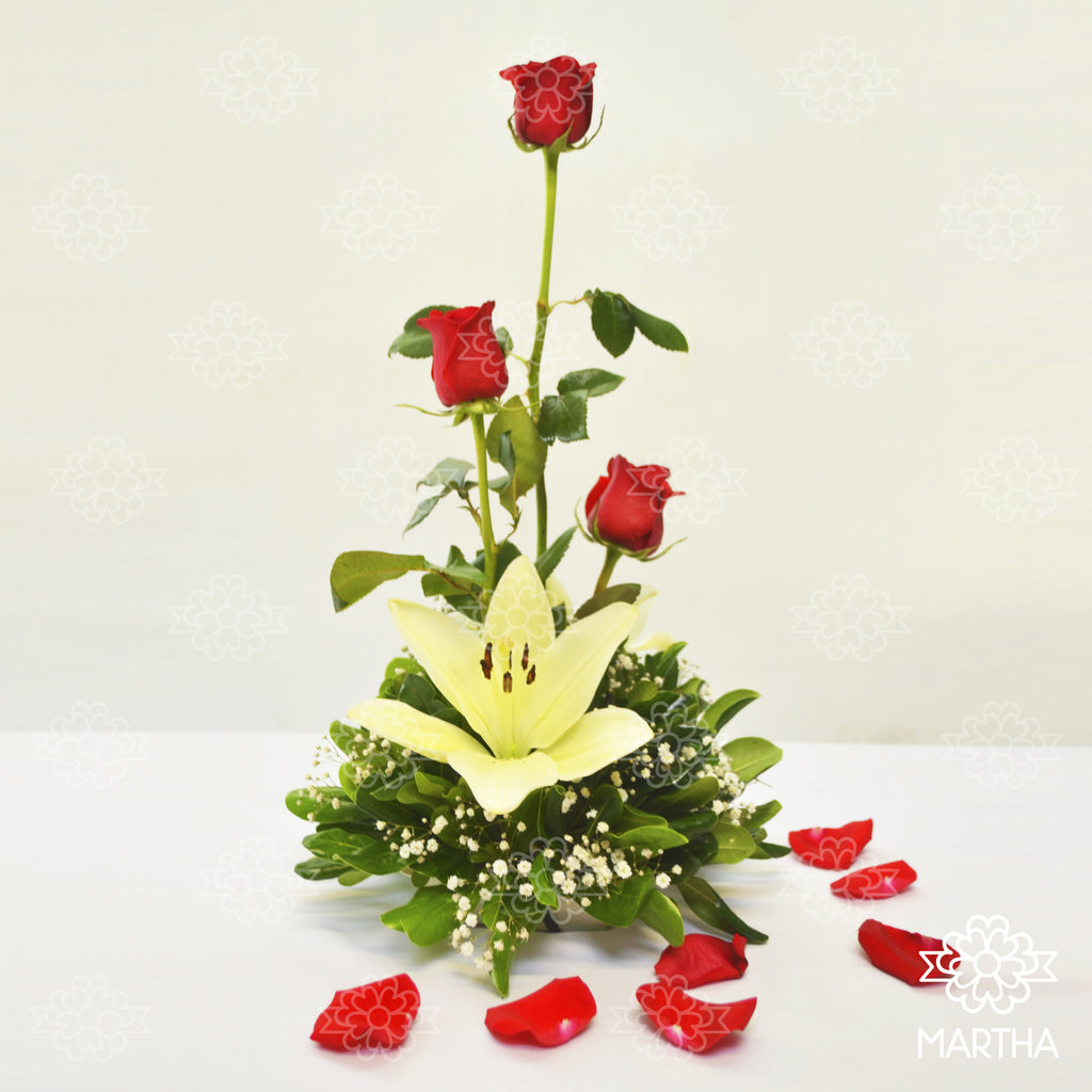 Centro de Mesa 1 Lili - 3 Rosas Rojas