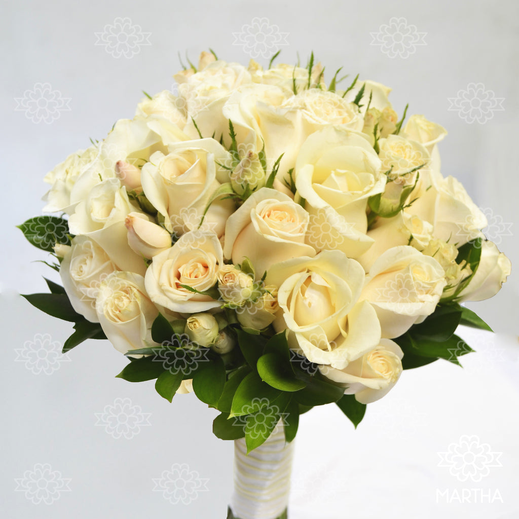 Ramo de Mano 30 Rosas Ivory - Mini Rose