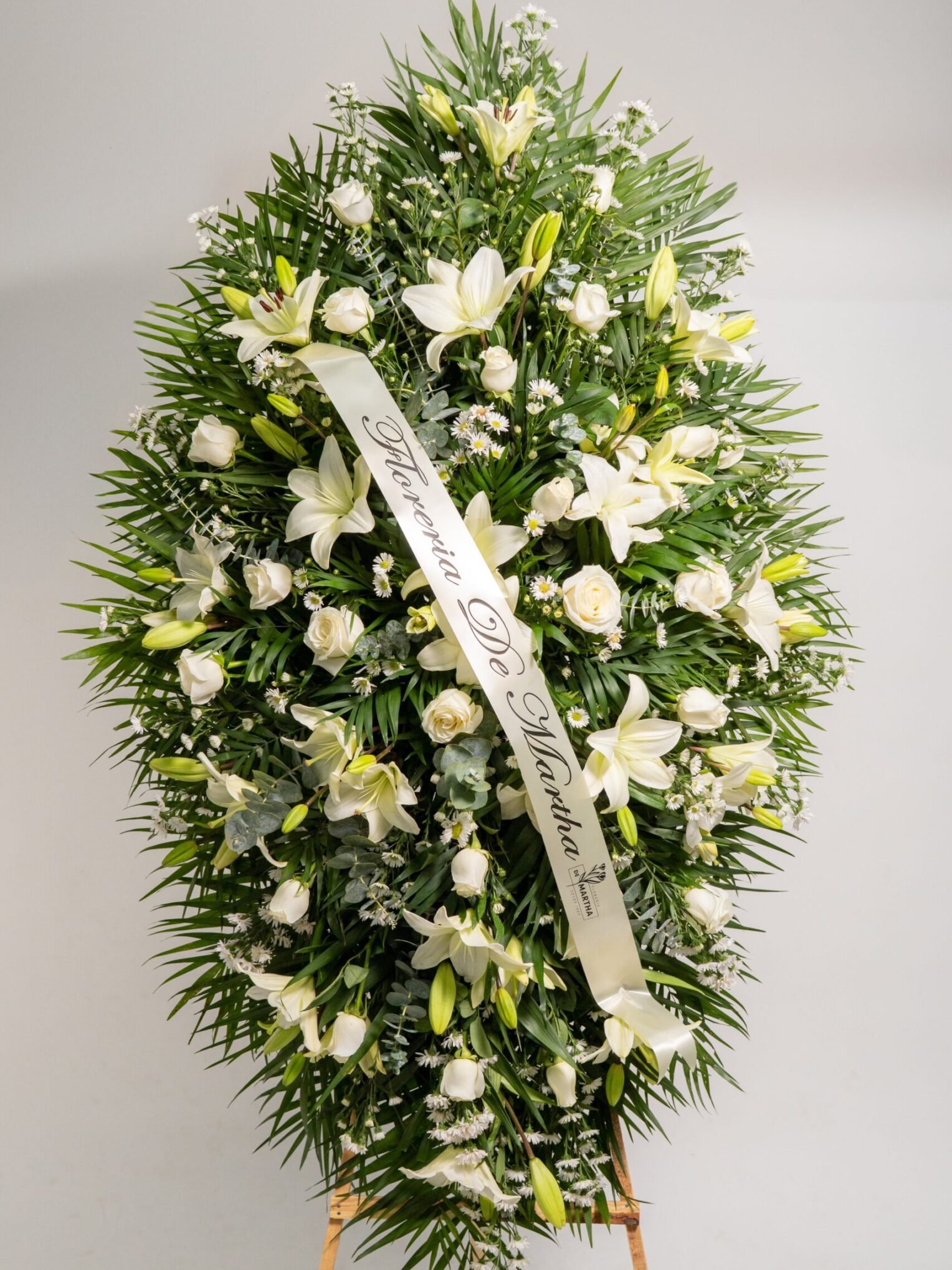 Medallón de Lilis con Rosas Blancas