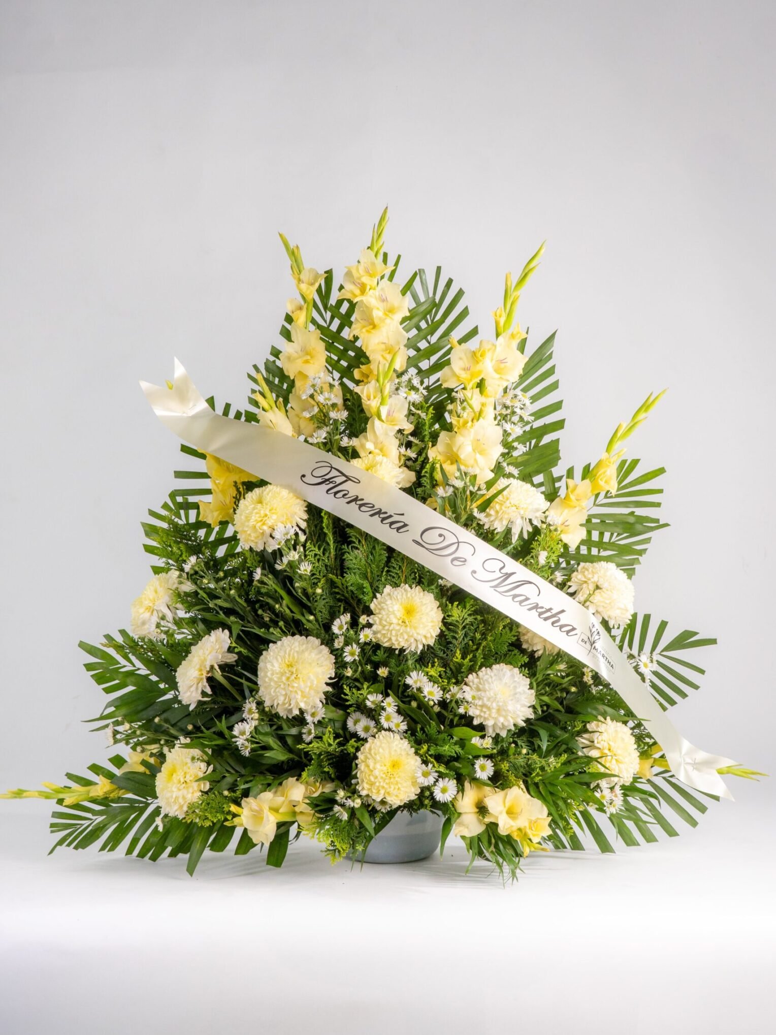 Arreglo Gladiolas Amarillas con Polar