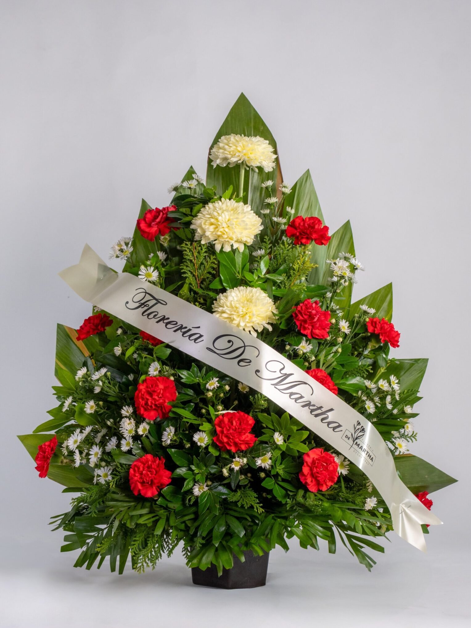 Arreglo de Polar ( Ponpon ) con Clavel color Rojo