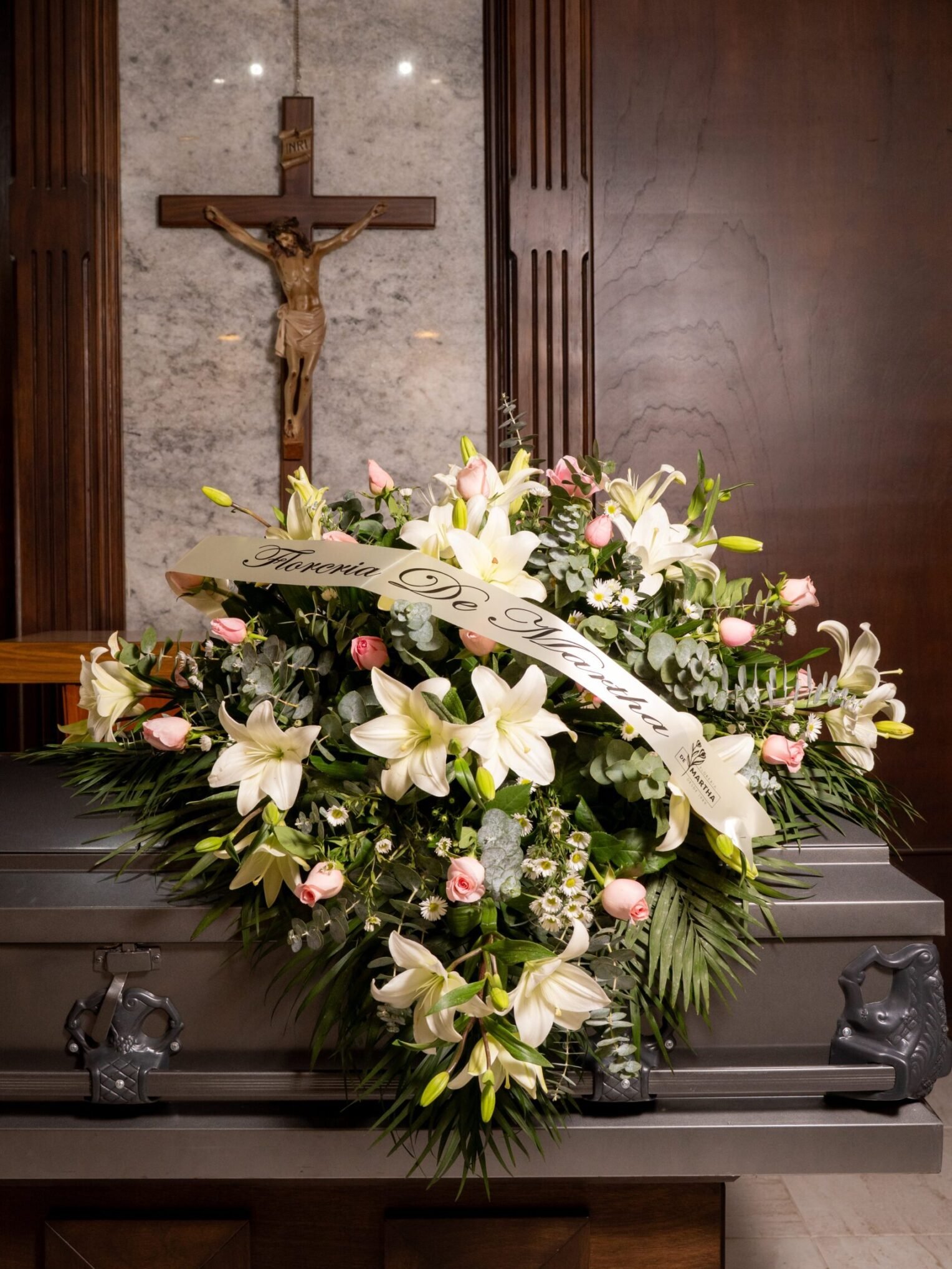 Cubre-ataud Lilis Blancas y Rosa Rosa Pastel