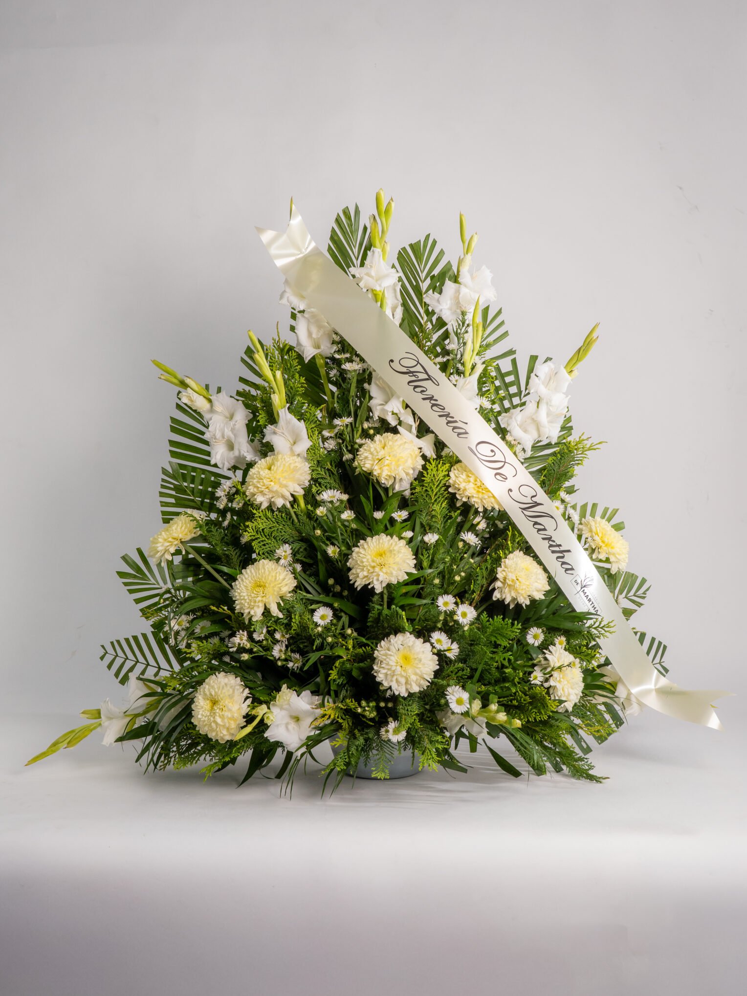 Arreglo Gladiolas Blancas con Polar