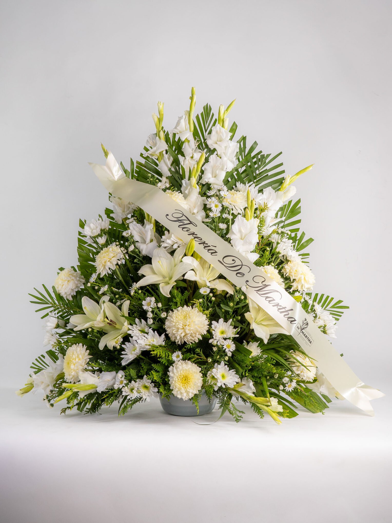 Arreglo Gladiolas blancas con Polar Premium